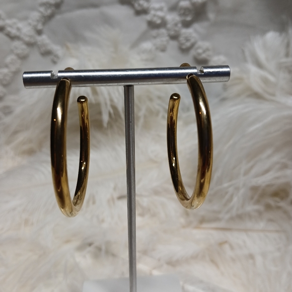 18k Hoop Earrings - Picture 3 of 7